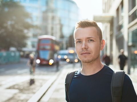 junger Mann in der City